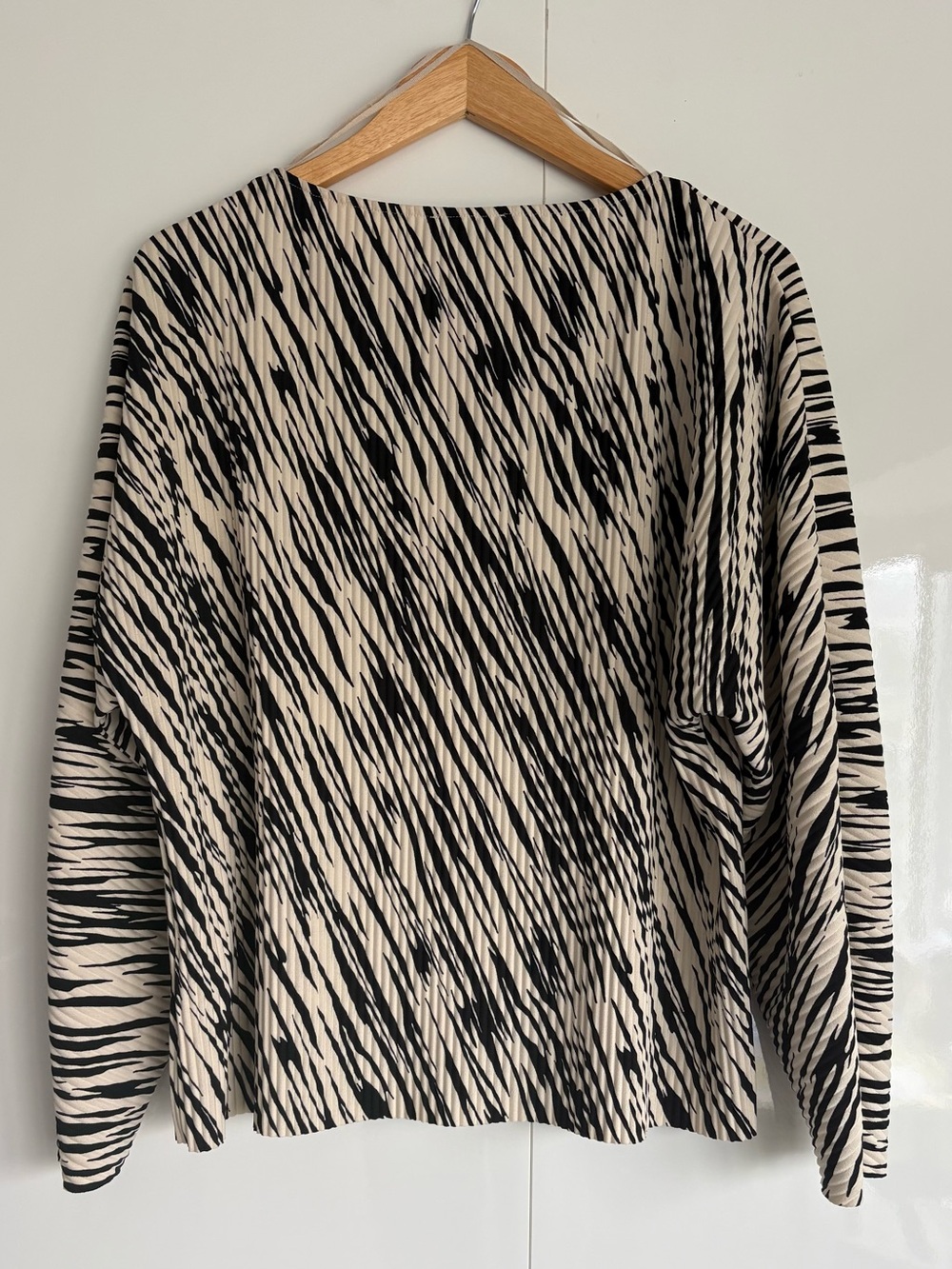 COS Rounded Pleated Top, size M - Picture 8 of 16